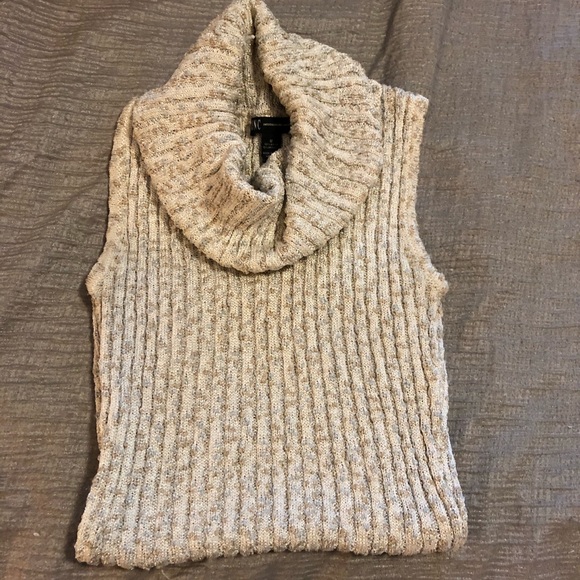 Sleeveless mock turtleneck - Picture 2 of 3
